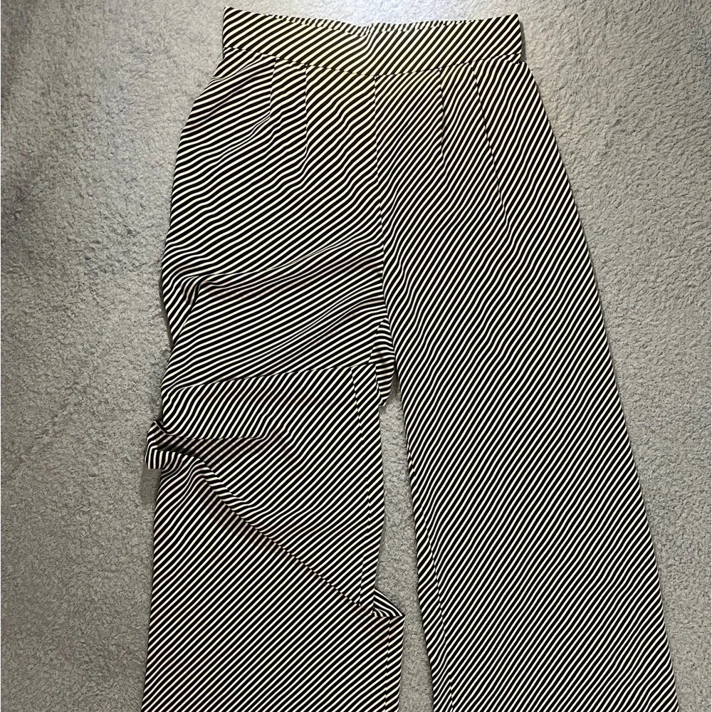 H&M  pants - Picture 2 of 4
